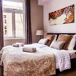 Livia\'S Hideaway Elegant Apartments