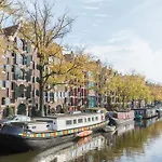 Canal View Amsterdam apartment