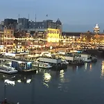 Canal View Apartment Amsterdam