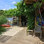 B&B Houseboat Between Amsterdam Windmills