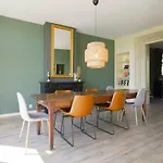 Spacious 4P Canal Apartment