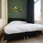 Spacious 4P Canal Apartment