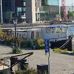 Beagle Family Houseboat