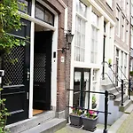 Kerkstraat Bed And Breakfast Apartment With Private Garden