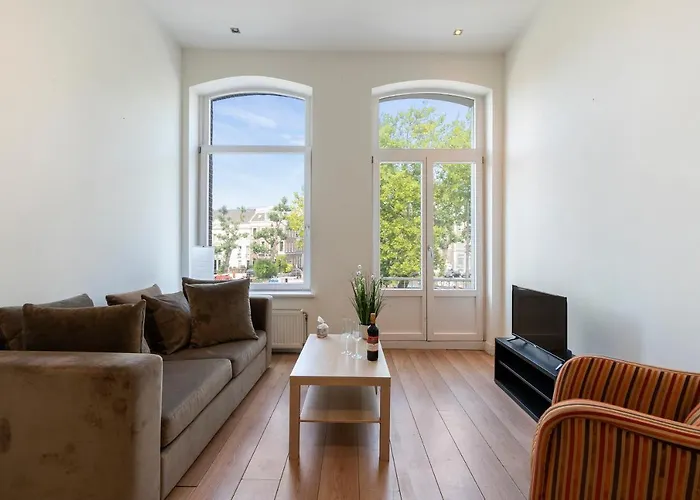 Comfortable Central Apartment With Private Balcony
