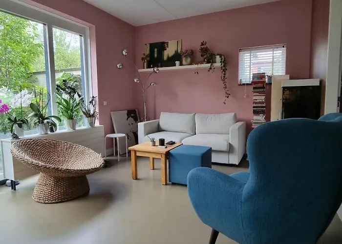 Lovely 1 Bedroom Apartment With Garden