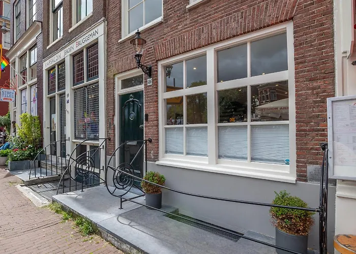 Elegant & Unique Canal House In Famous Canal Area