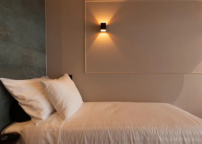 Midtown Hotel Triple Room