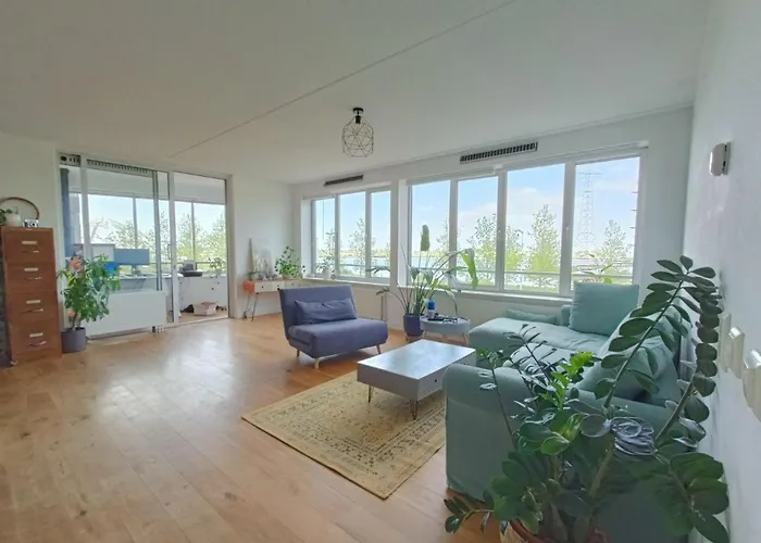 Spacious Apartment 12 Min To Center By Tram