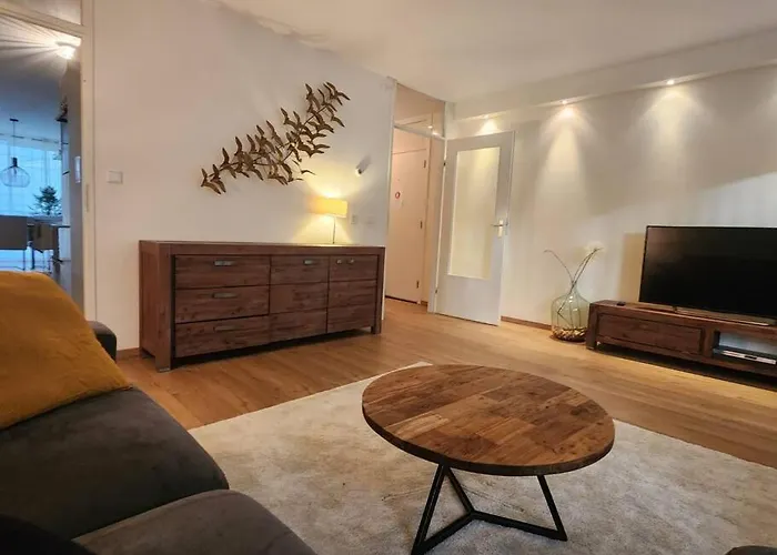 Spacious Apartment, Canal Area, City Center
