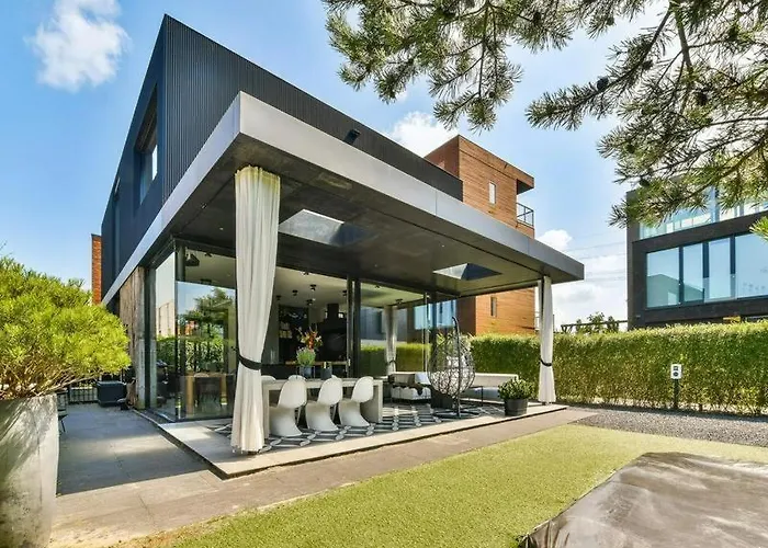 Tamar\'S House