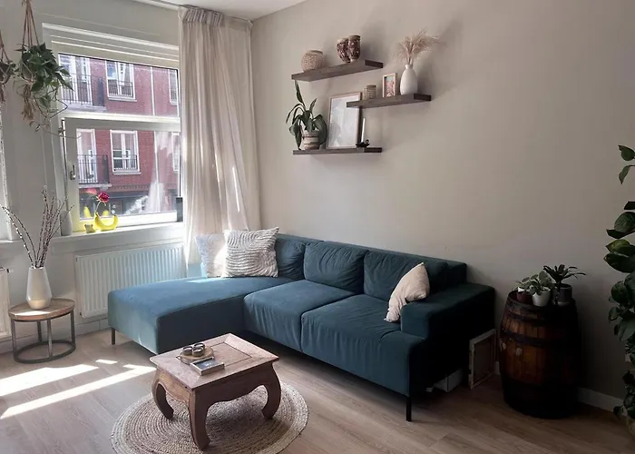 Centrally Located 2-Bedroom Apartment In Oud-West