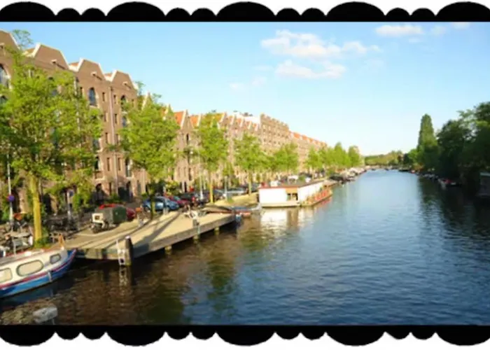 Anna\'S Houseboat Bed & Breakfast