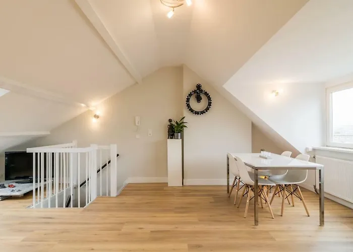Beautiful Penthouse Near Rai And Centre