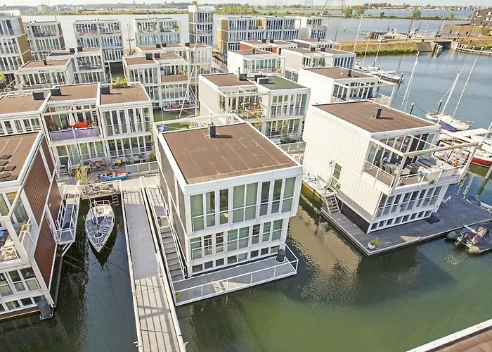 WaterVilla - Unique Floating Villa Experience
