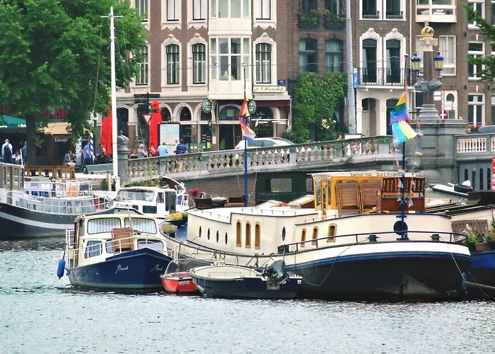 Art Nouveau Houseboat, In Hart Of The City Center