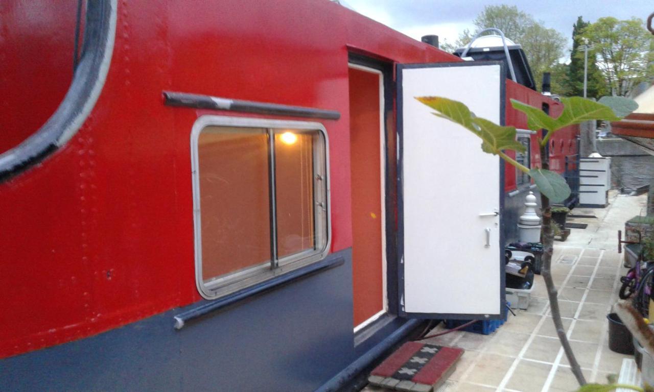 Houseboat Dokstroom Amsterdam