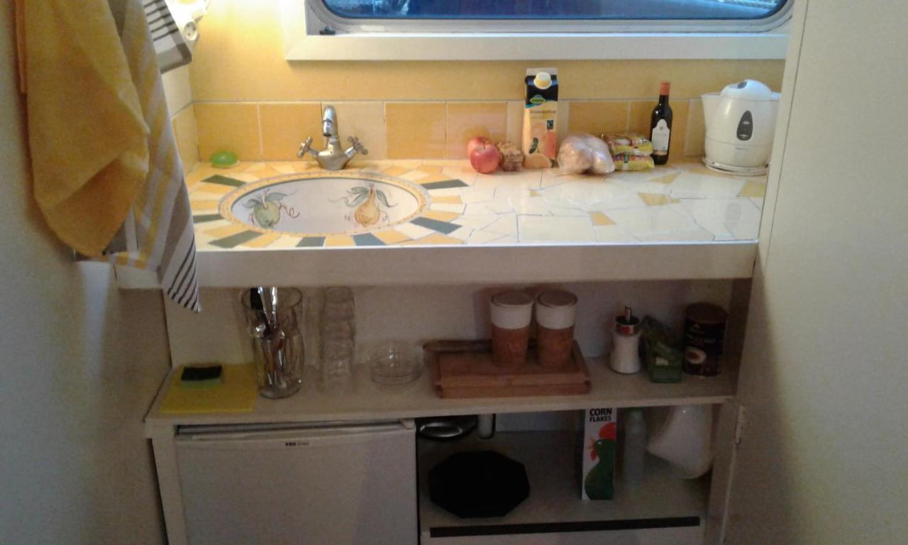 Bed & Breakfast Houseboat Dokstroom Amsterdam