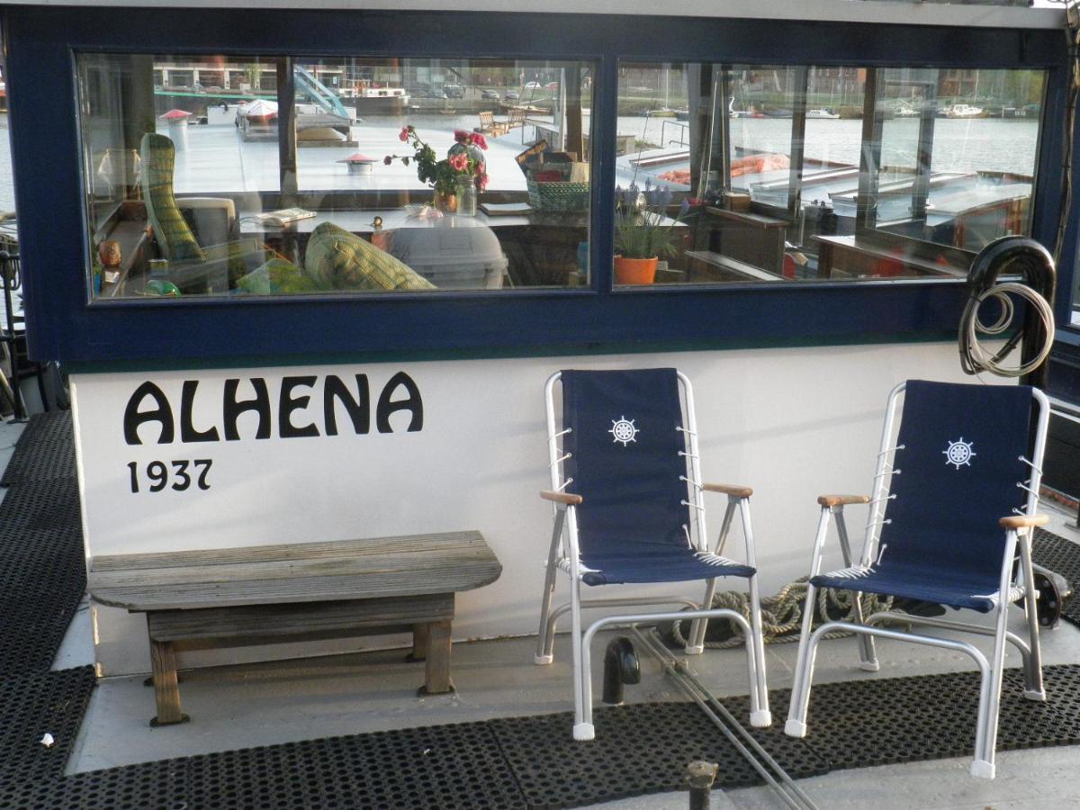 Boat & Breakfast Alhena Couette-café