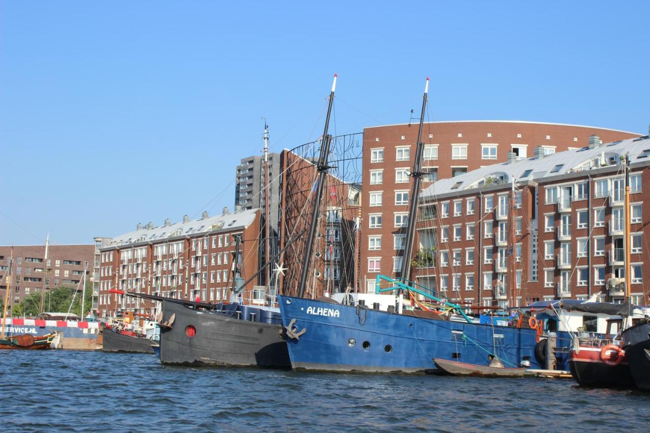 Boat & Breakfast Alhena Couette-café Amsterdam