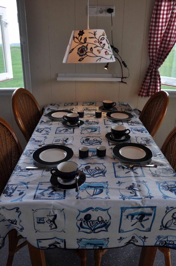 Your Cozy Waggon At The Cows' Paradise Couette-café