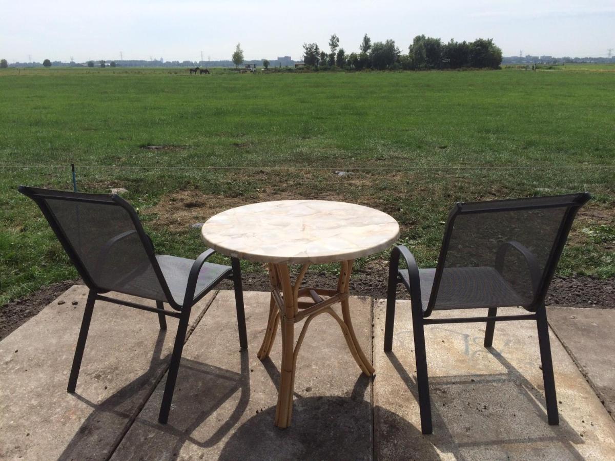 Your Cozy Waggon At The Cows' Paradise Couette-café *