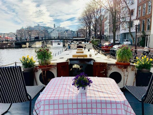 Romantic Houseboat Couette-café *