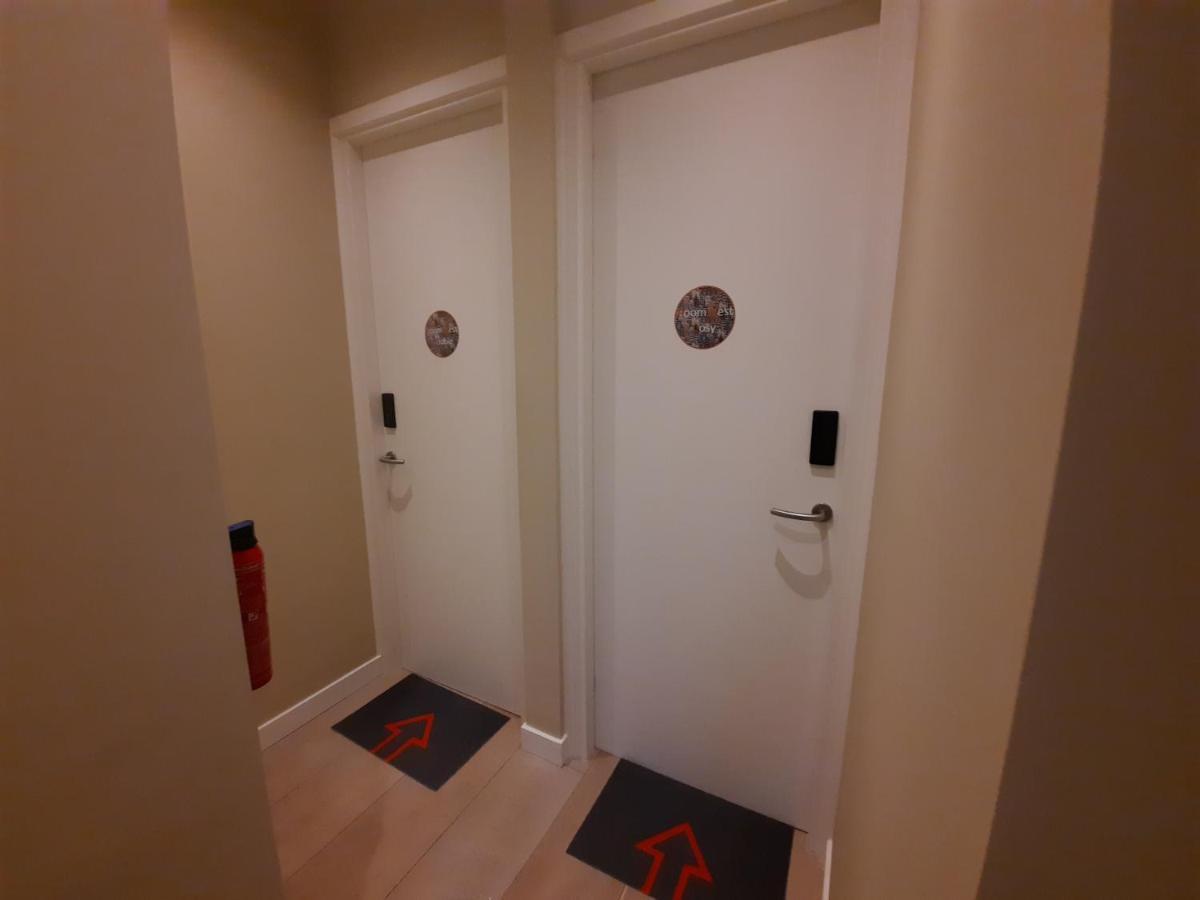 Roomwest *