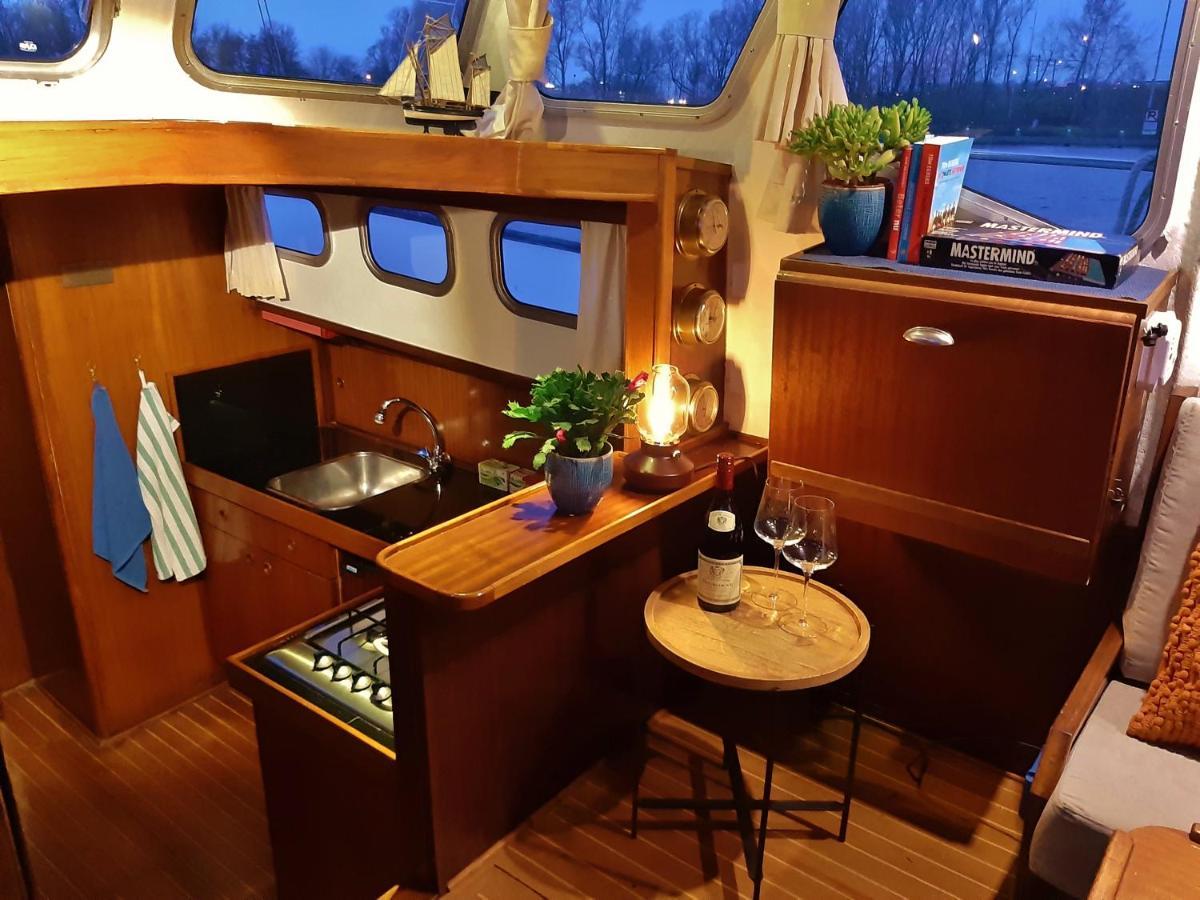 Motor Yacht Almaz * Ámsterdam