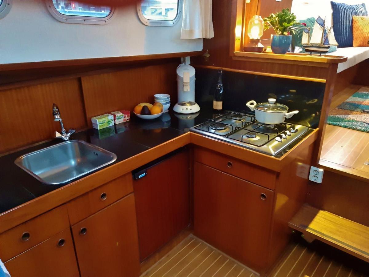Hotel en barco Motor Yacht Almaz Ámsterdam