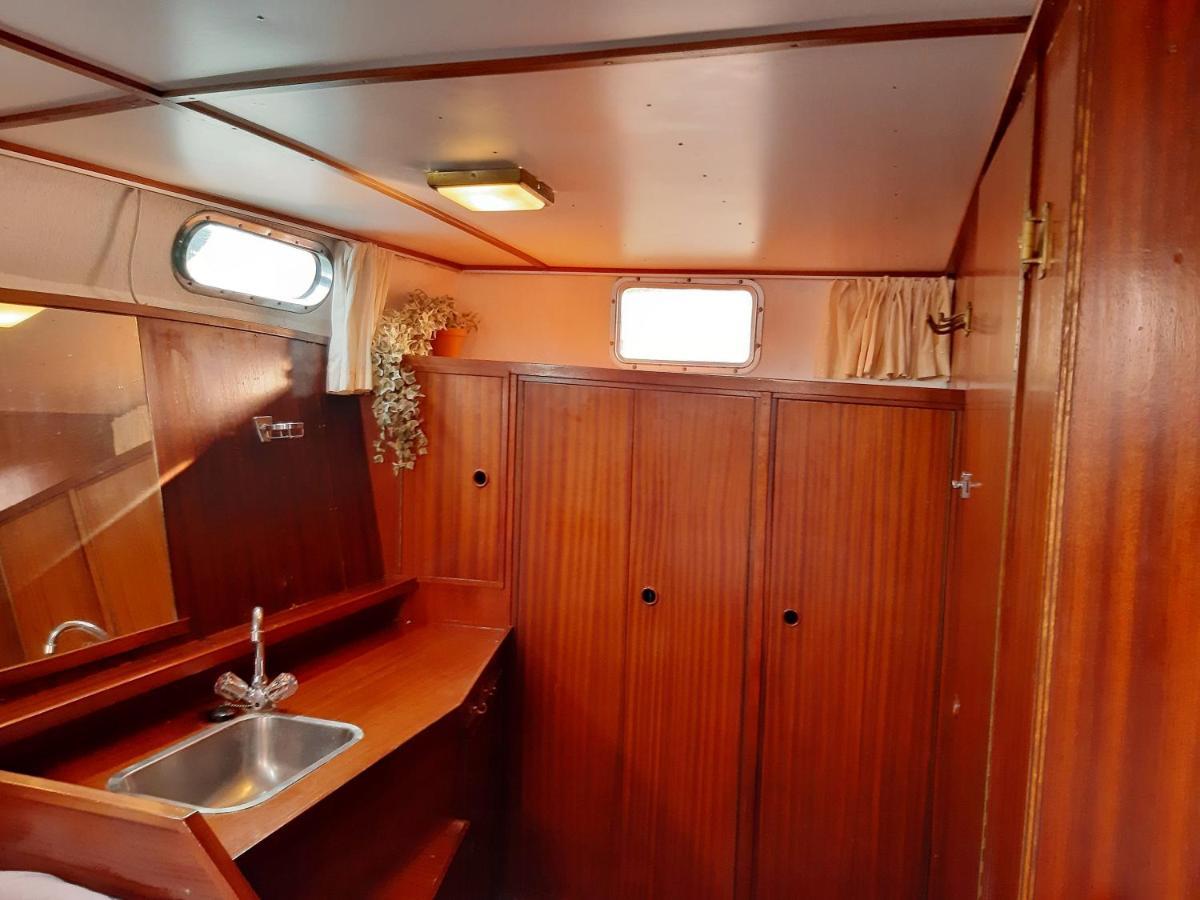 Hotel en barco Motor Yacht Almaz Ámsterdam