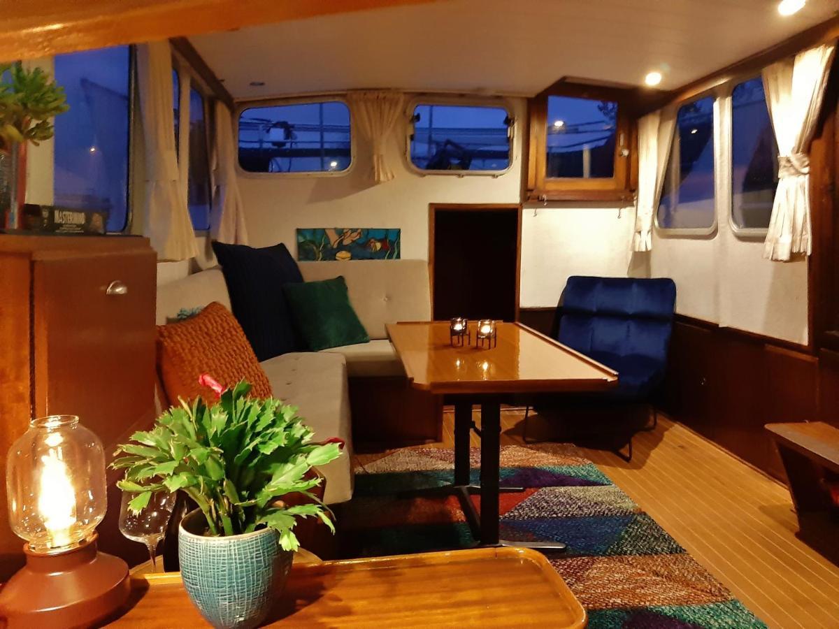 Motor Yacht Almaz Hotel en barco