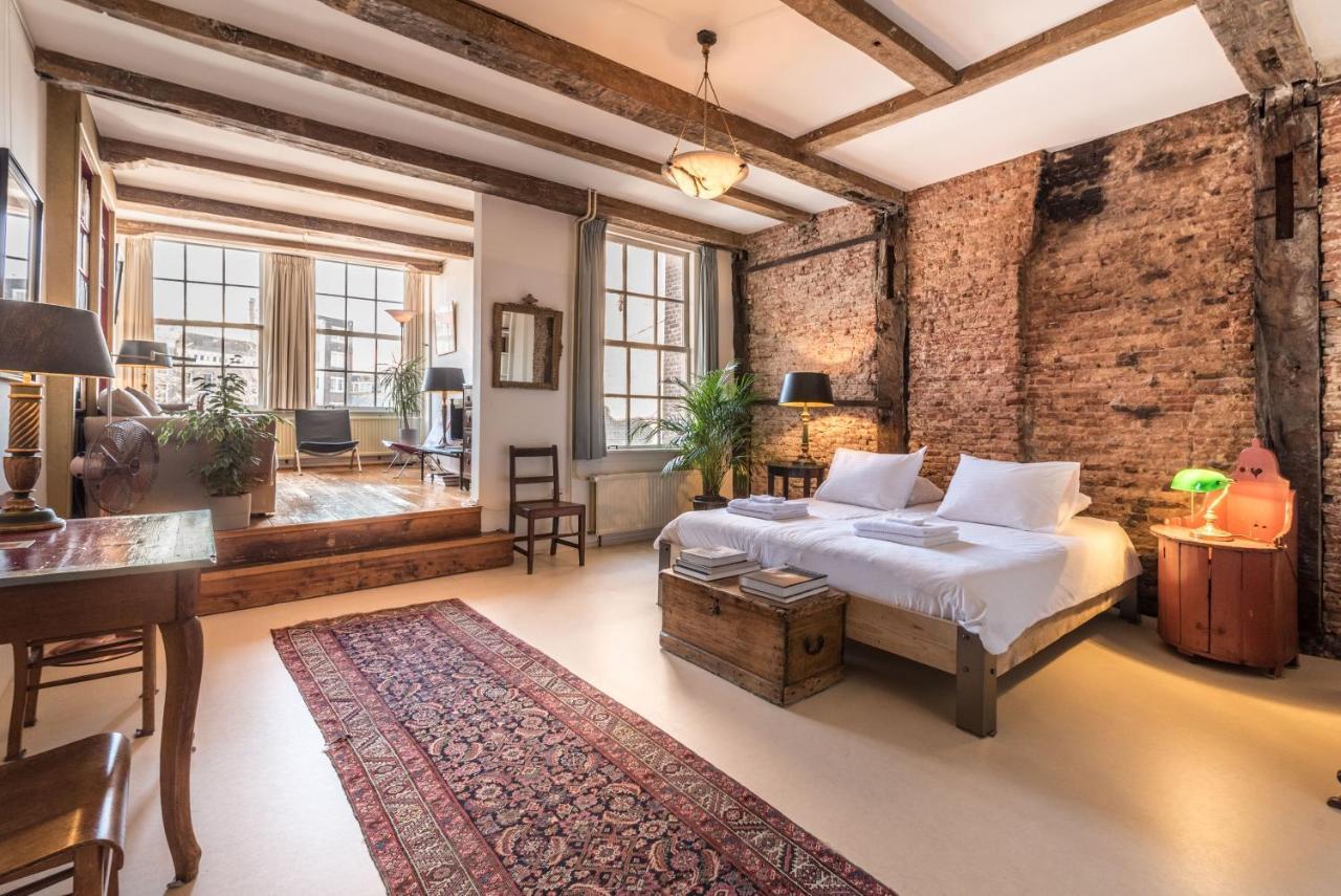 Classy 17th C Canalhouse