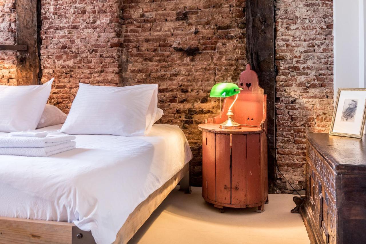 Classy 17th C Canalhouse 3*