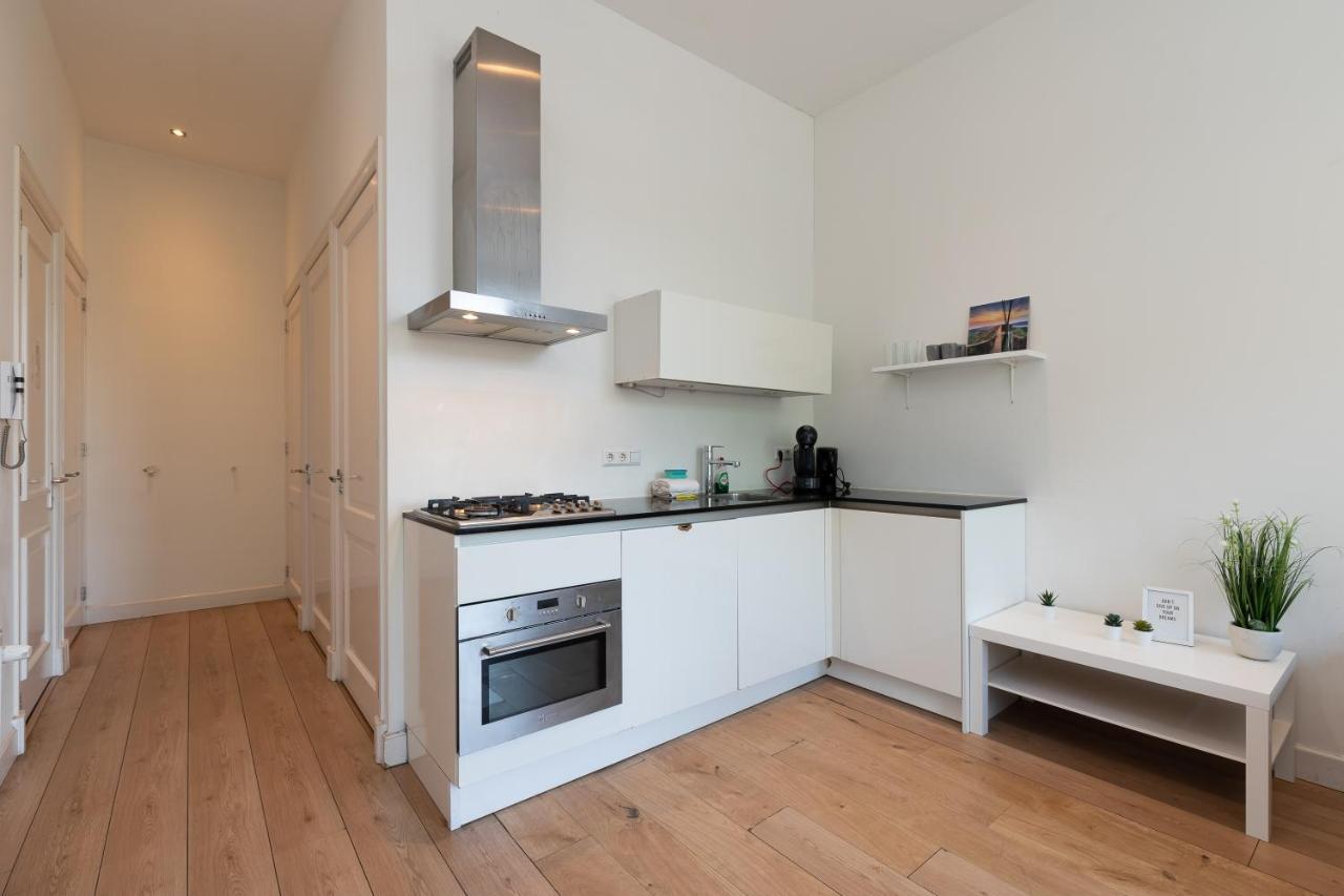 Comfortable Central With Private Balcony *