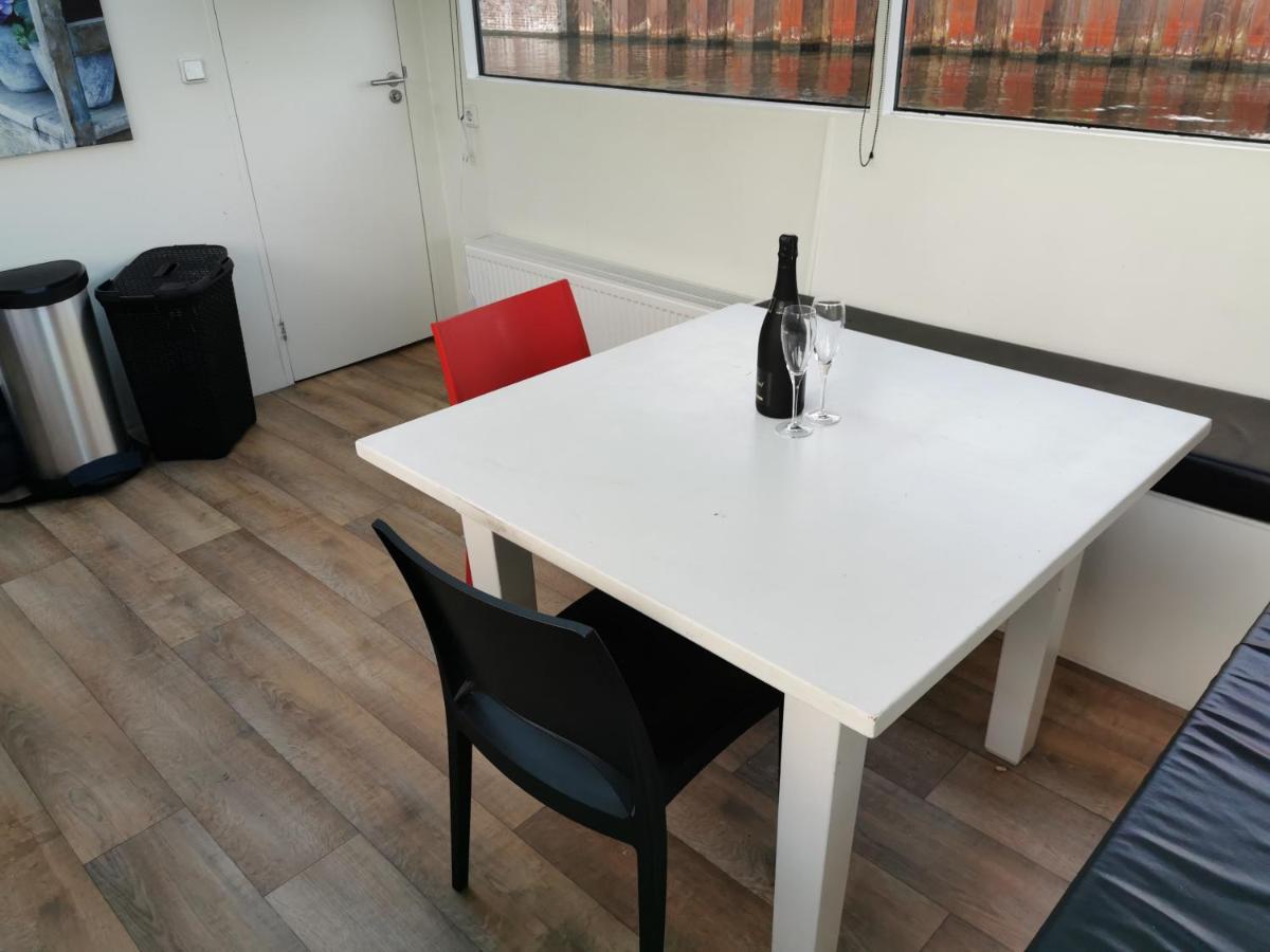 Hotel en barco Loft Boat *