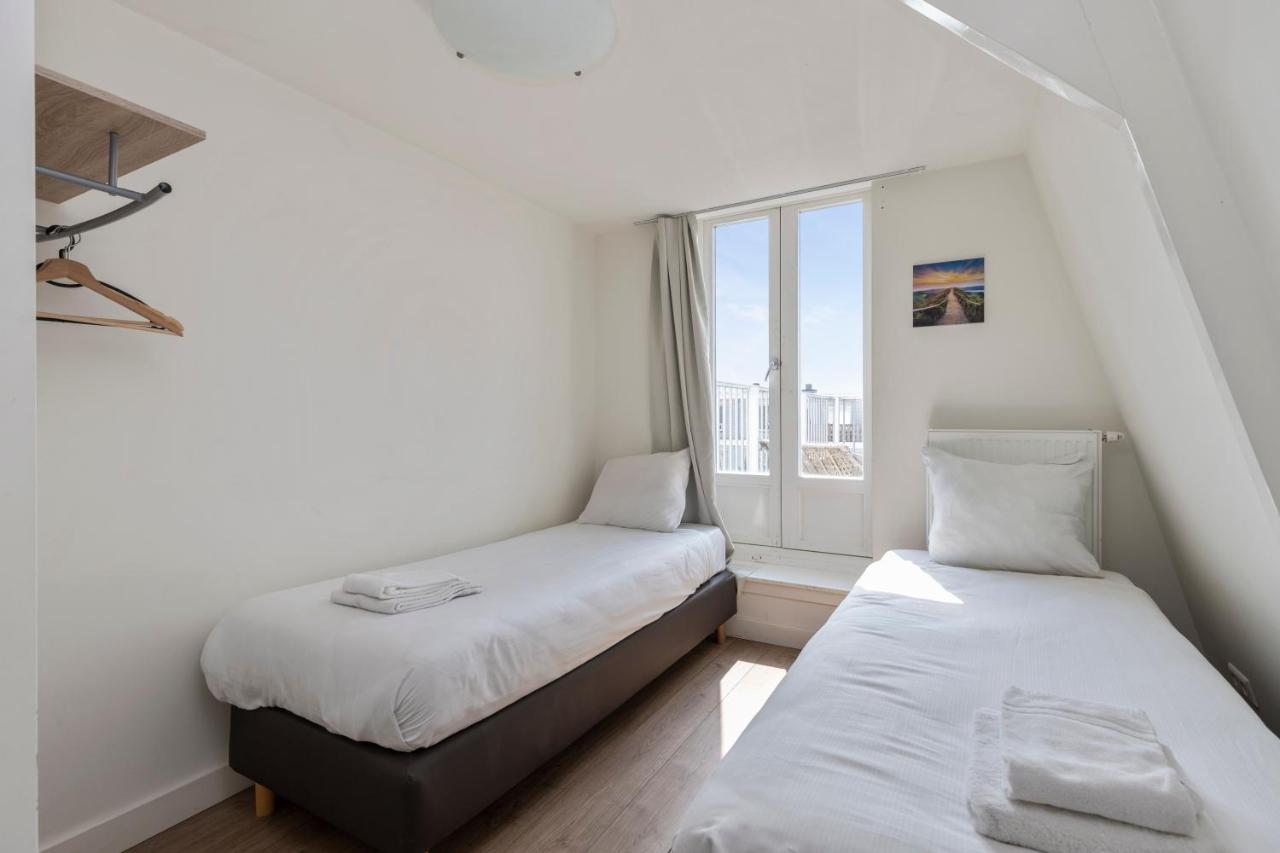 Central Top Floor With Private Balcony - Apt 3