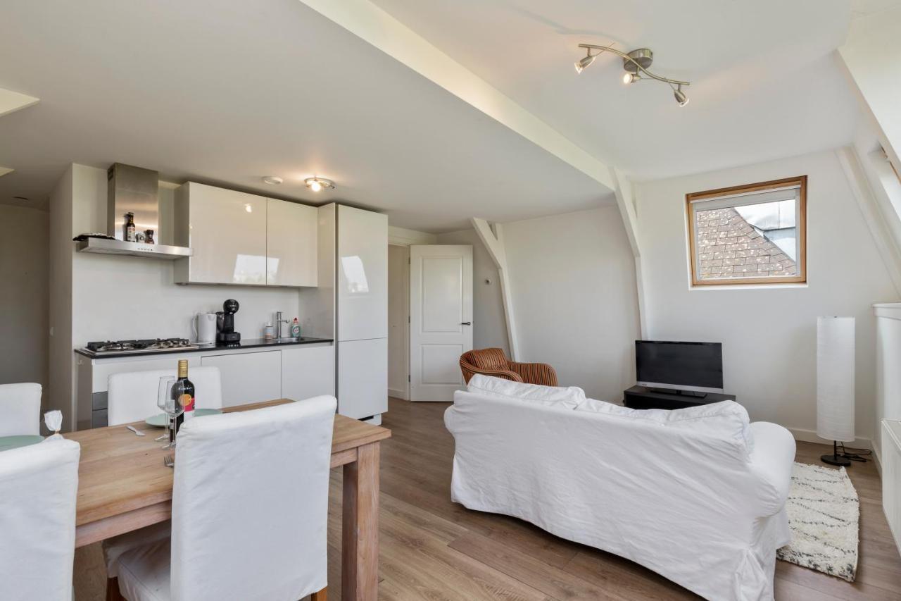 Central Top Floor With Private Balcony - Apt 3 Appartement *