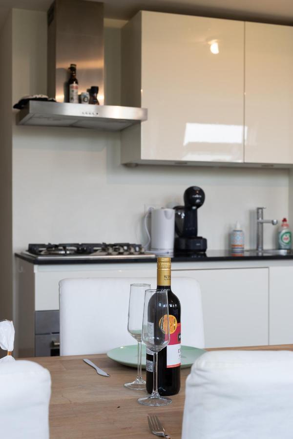 Central Top Floor With Private Balcony - Apt 3