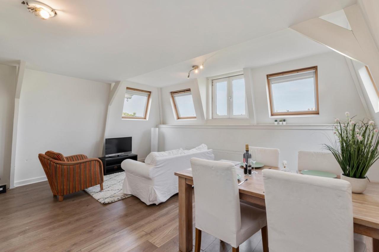 Central Top Floor With Private Balcony - Apt 3 Appartement *