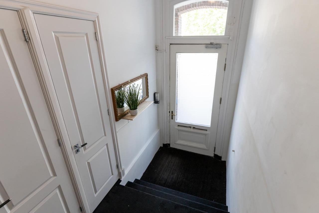 Comfortable Central With Private Balcony