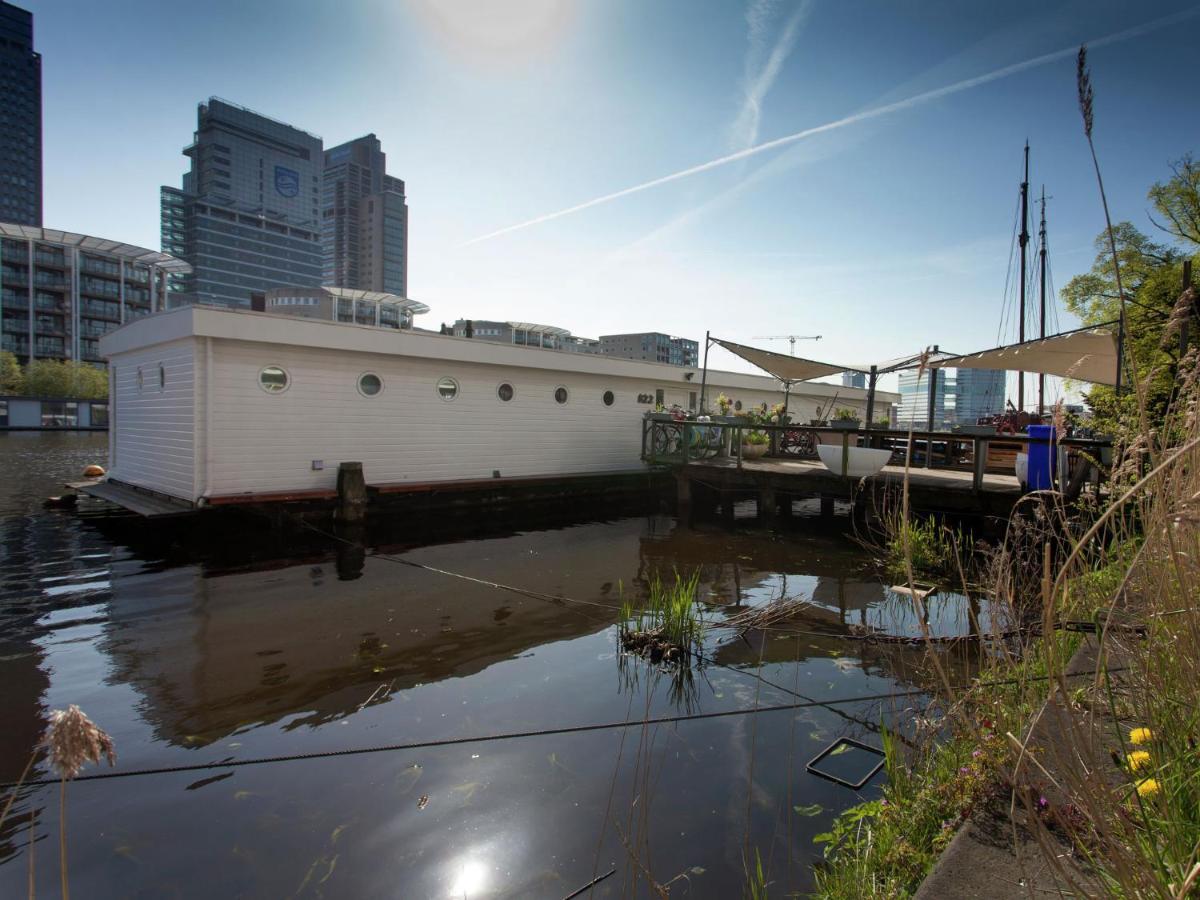 Modern Houseboat In With Terrace Bateau-hôtel