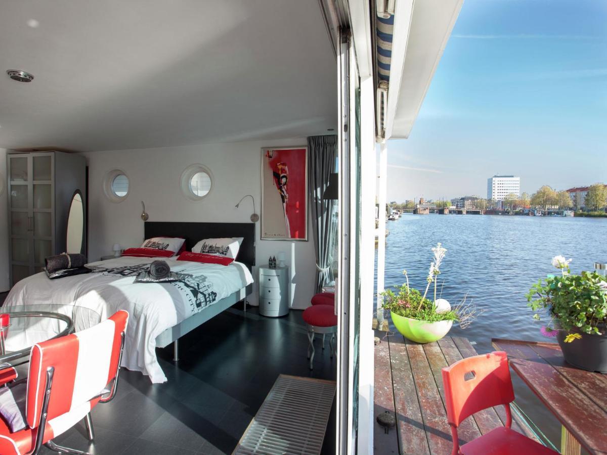 Modern Houseboat In With Terrace Bateau-hôtel
