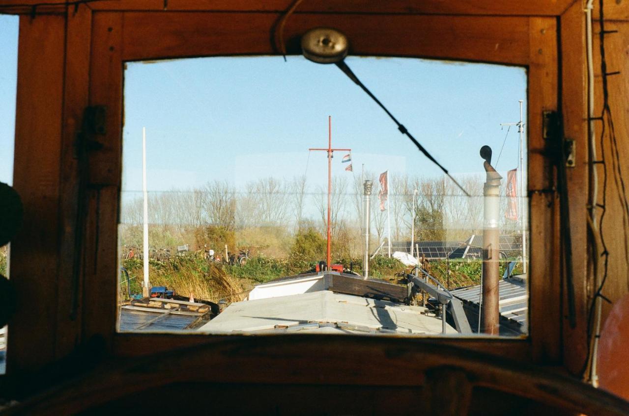Captain Pippi; Amsterdam's Finest Houseboat Bateau-hôtel Amsterdam