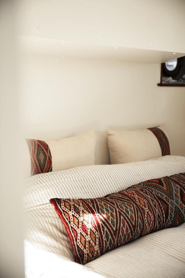Hotel en barco Captain Pippi; Amsterdam's Finest Houseboat