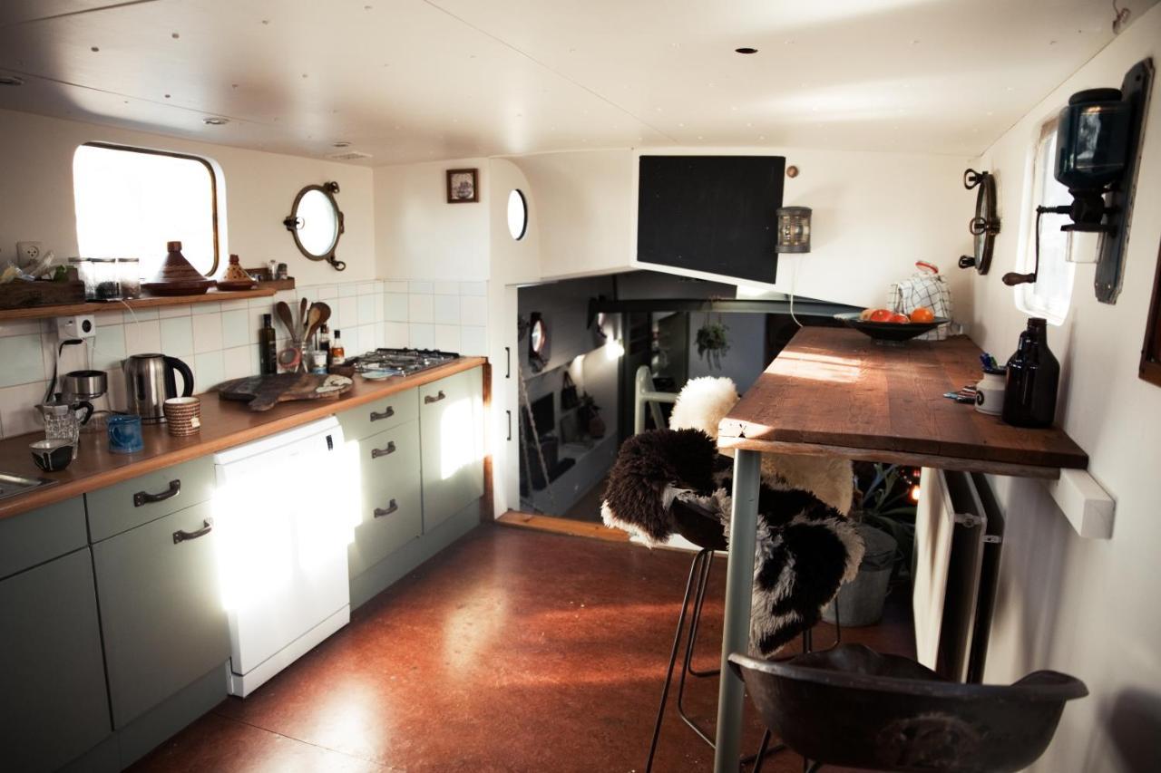 Captain Pippi; Amsterdam's Finest Houseboat Bateau-hôtel Amsterdam