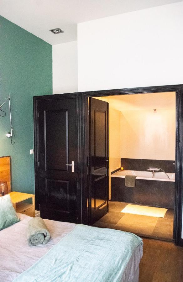 Perfect Middle Of Bed & Breakfast 2*