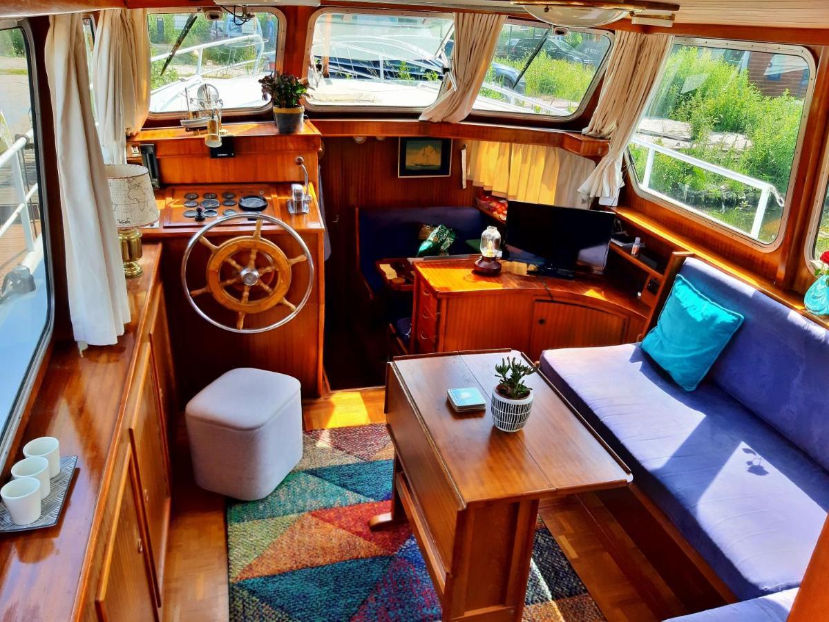 Motor Yacht Amstelle * Ámsterdam