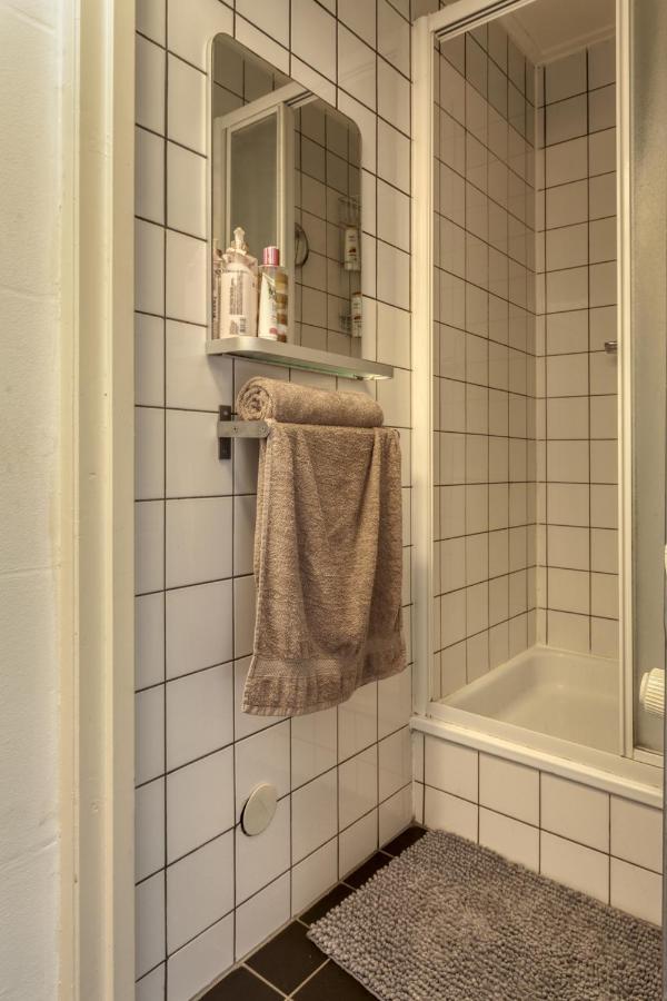 1971 Hazenstraat - Shared Bathroom Séjour chez l'habitant