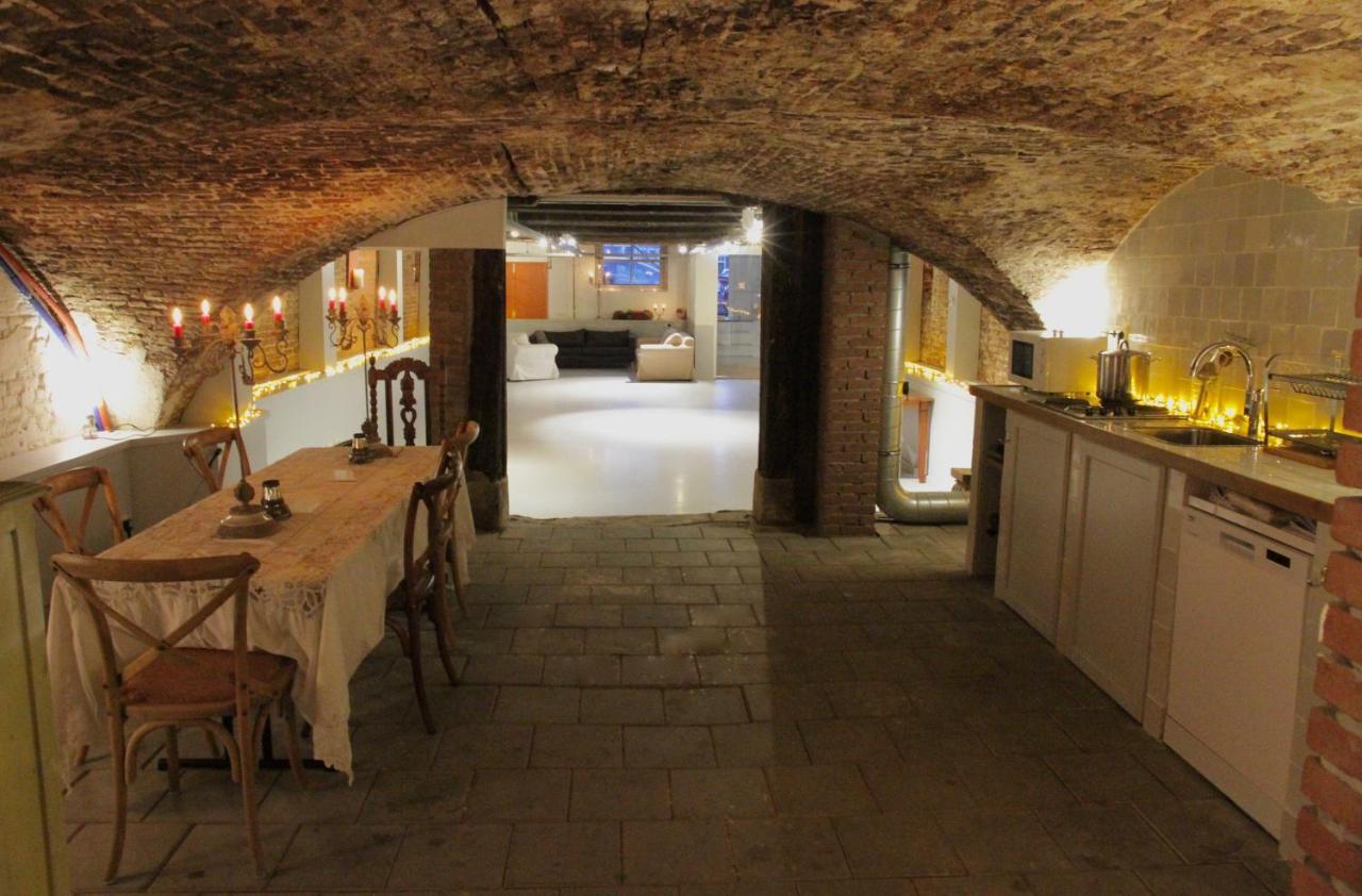 Couette-café Top-notch Along Canal In Historic Centre